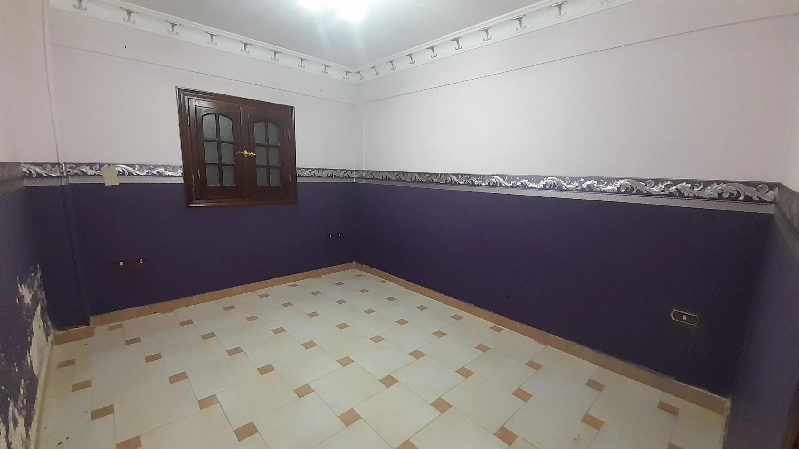 شقة للإيجار بدون فرش في المهندسين 110م بسعر ممتاز .
