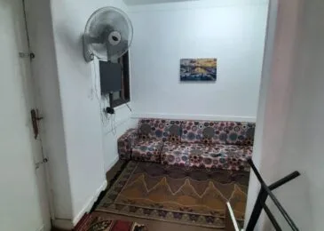 شقة مفروشة للإيجار قرب المترو 60م خطوات من شارع التحرير  موقع مميز .