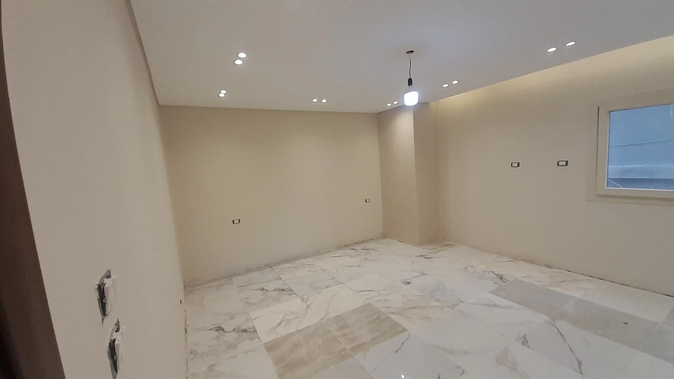 شقة للبيع في المهندسين - 190م تشطيب حديث - موقع مميز .