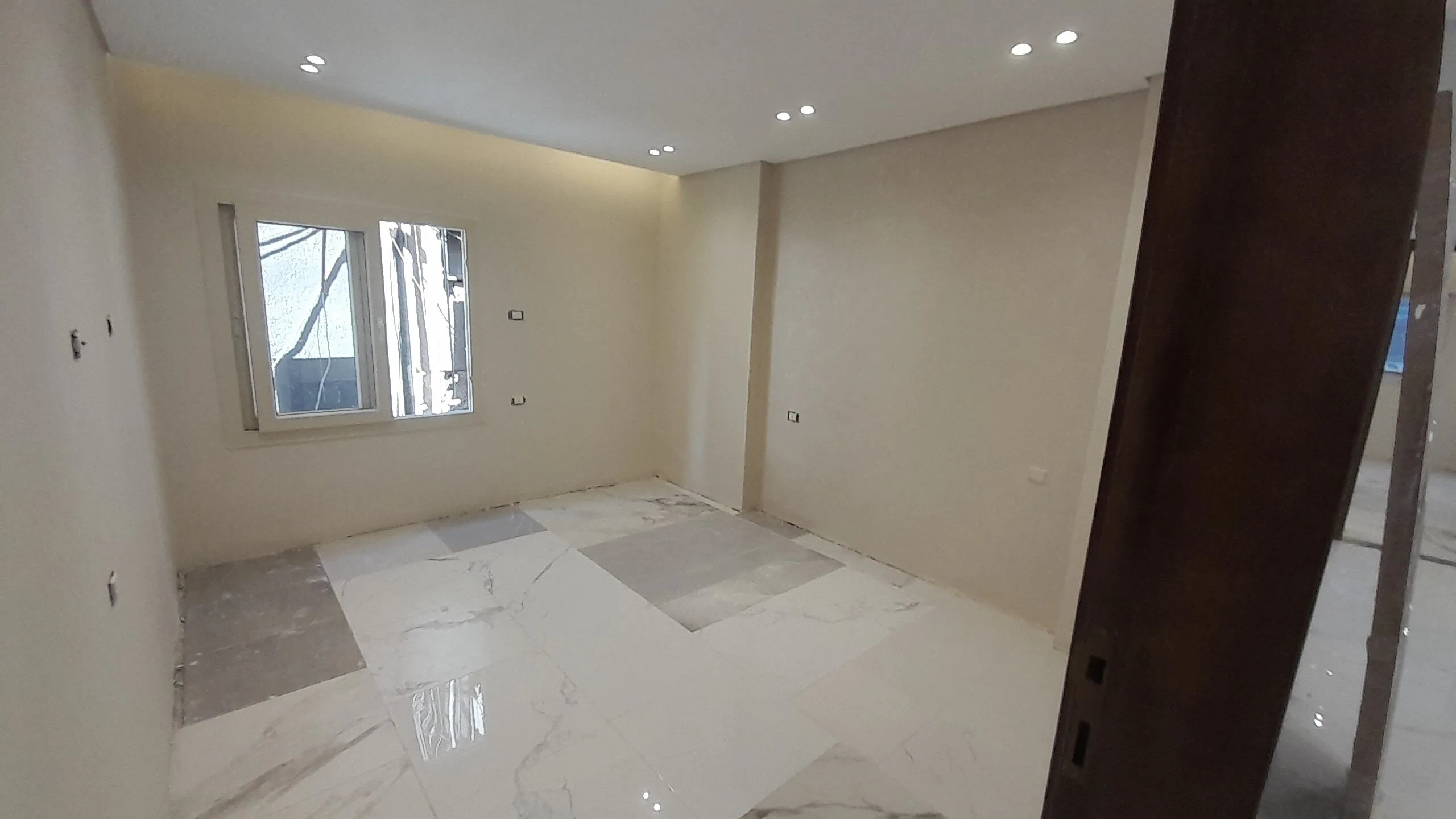شقة للبيع في المهندسين - 190م تشطيب حديث - موقع مميز .