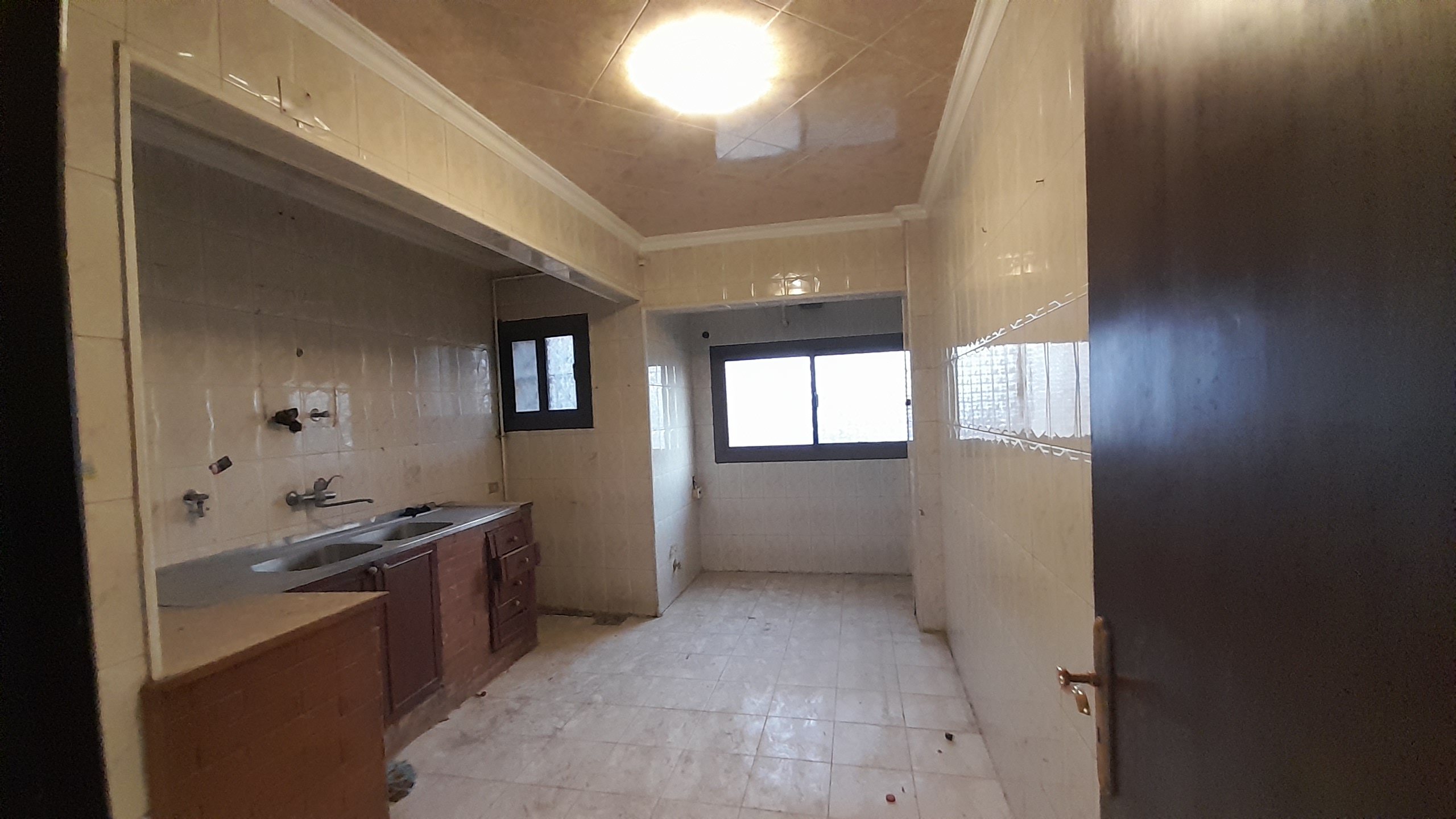 شقة بدون فرش للإيجار في المهندسين 120م في شارع جامعة الدول الرئيسي ( بدون مصعد ) .
