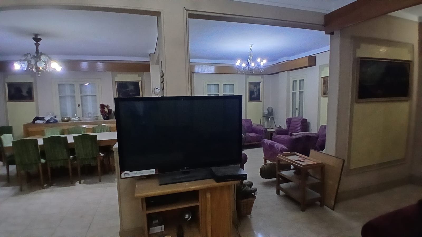 شقة للإيجار بدون فرش في المهندسين 140م عمارة عائلية وبحرية .