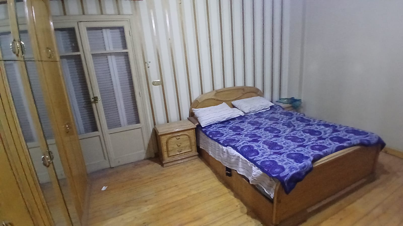 شقة للإيجار بدون فرش في المهندسين 140م عمارة عائلية وبحرية .