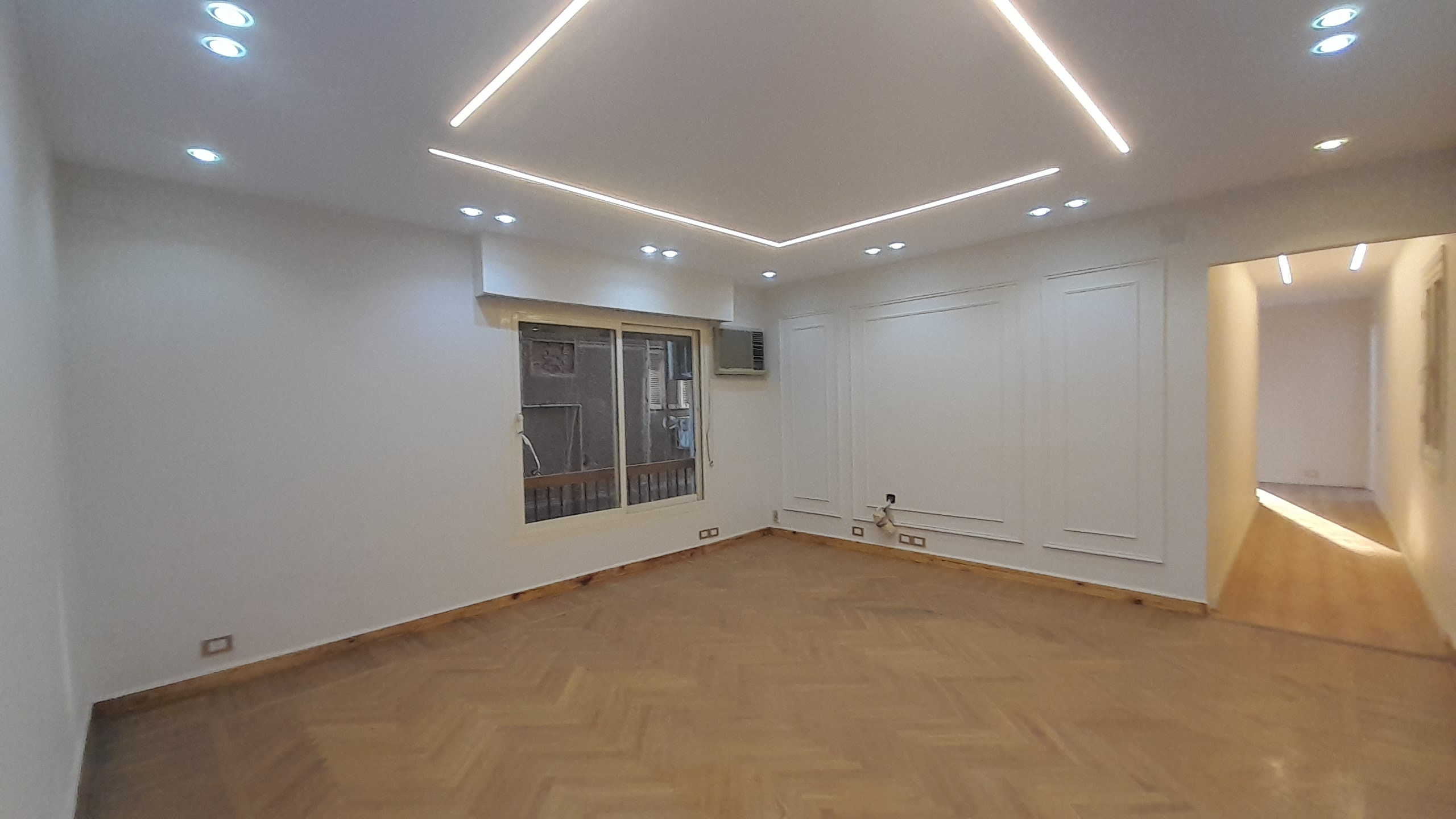 شقة للبيع في المهندسين في شارع عبد المنعم رياض الرئيسي 270م .