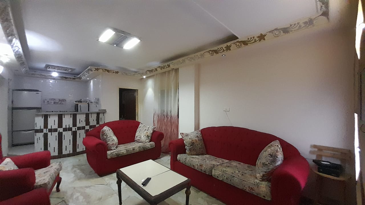 شقة مفروشة للإيجار في المهندسين 100م خطوات من شارع البطل أحمد عبد العزيز الرئيسي .