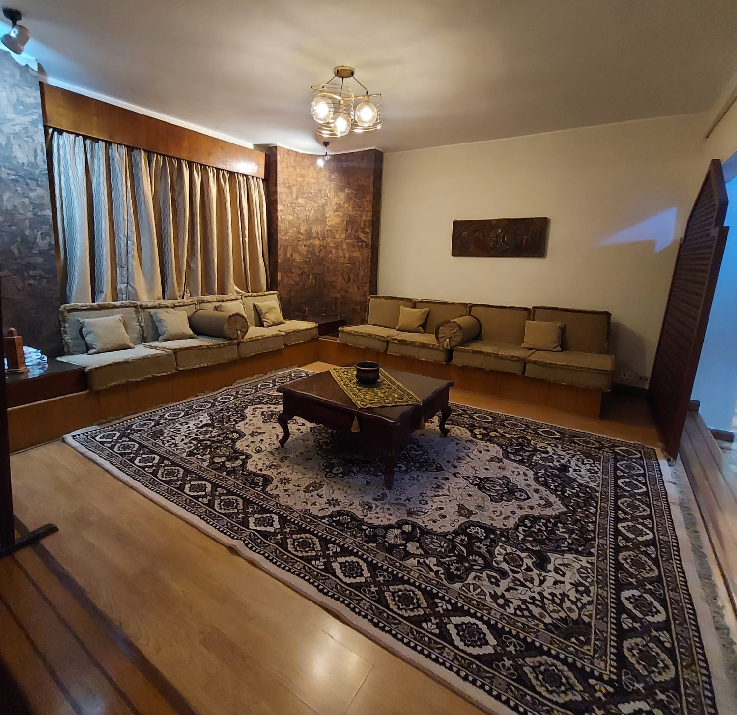 شقة مفروشة للإيجار في المهندسين 140م عمارة عائلية والفرش مجدد .