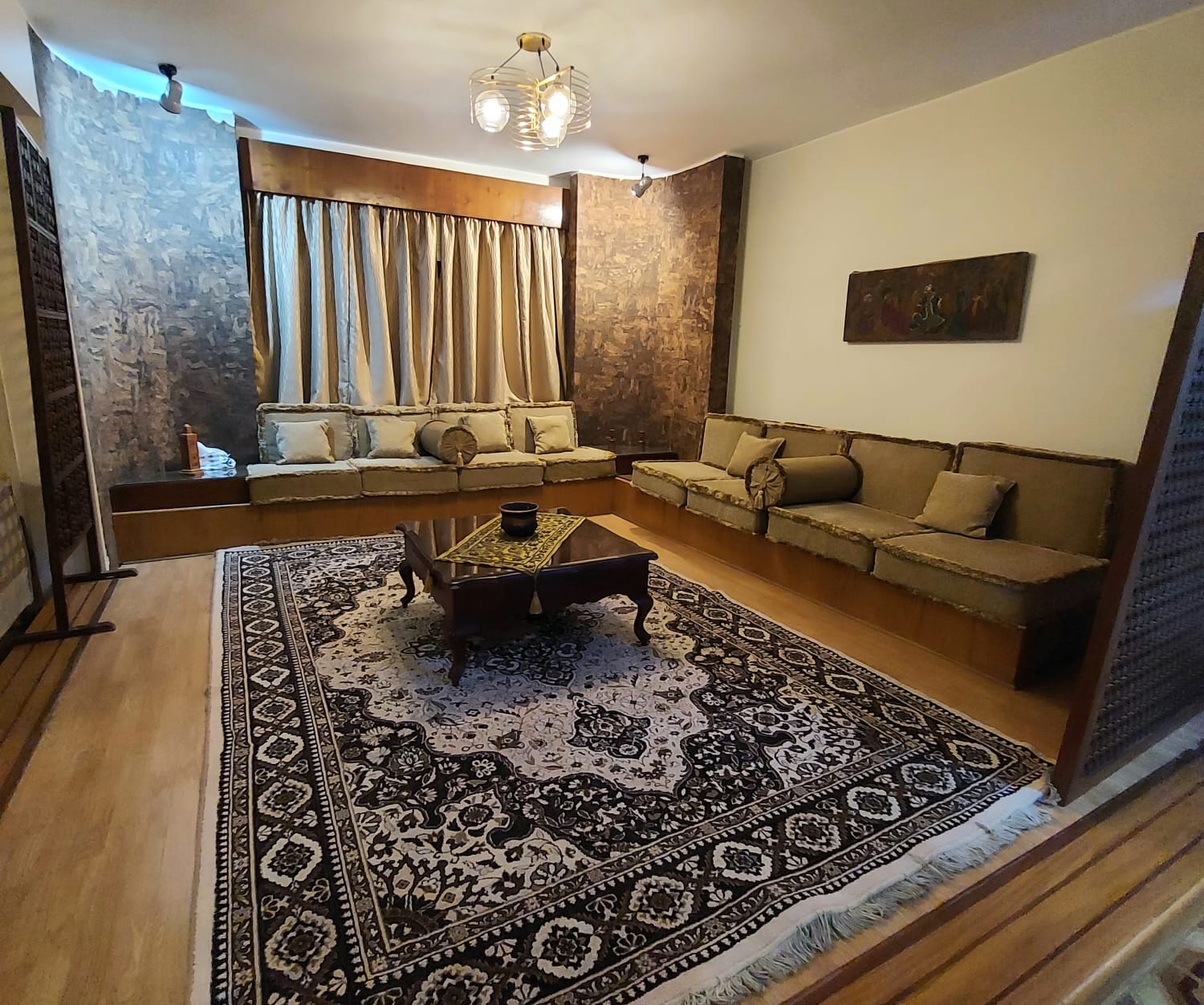 شقة مفروشة للإيجار في المهندسين 140م عمارة عائلية والفرش مجدد .