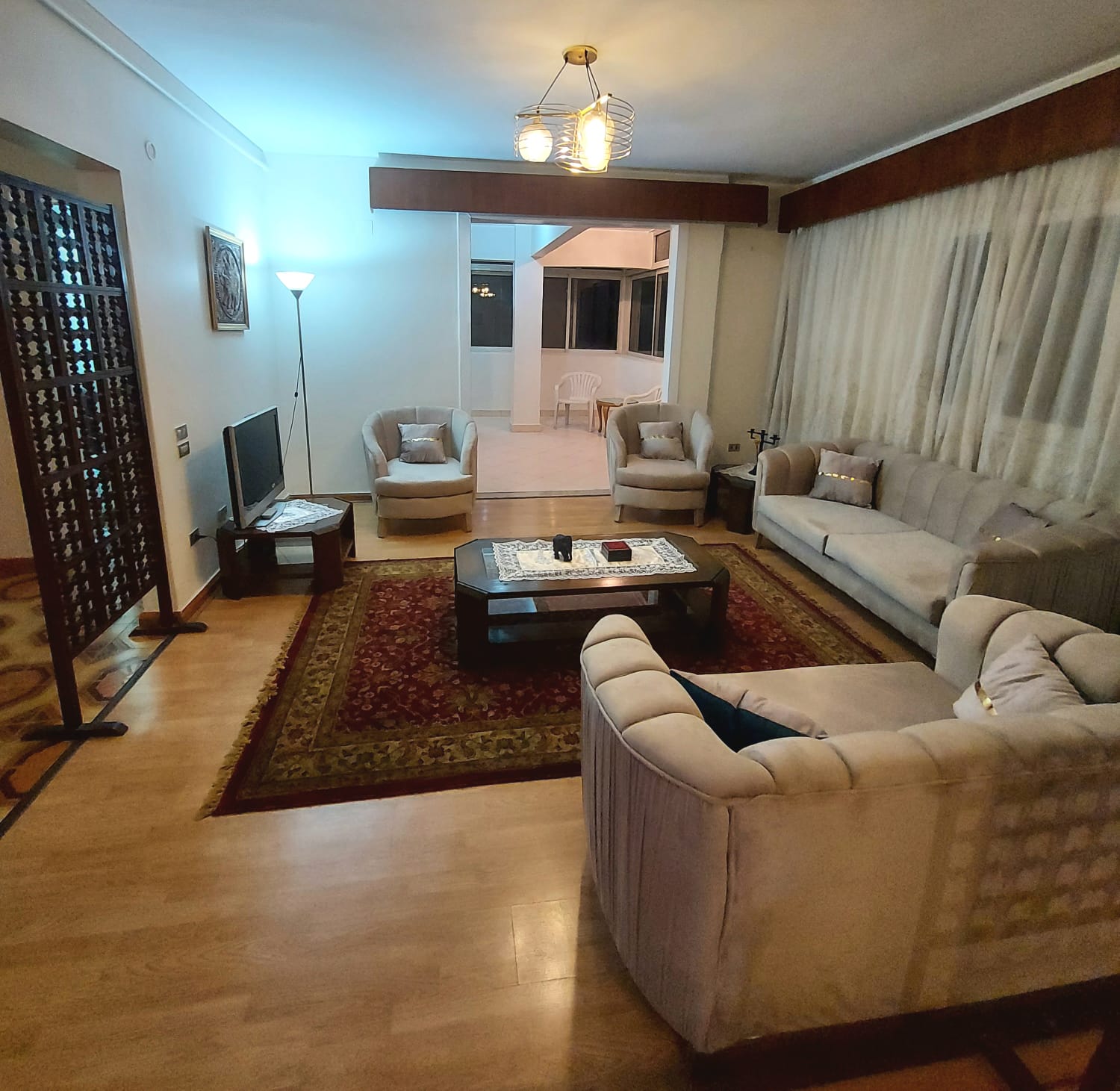 شقة مفروشة للإيجار في المهندسين 140م عمارة عائلية والفرش مجدد .