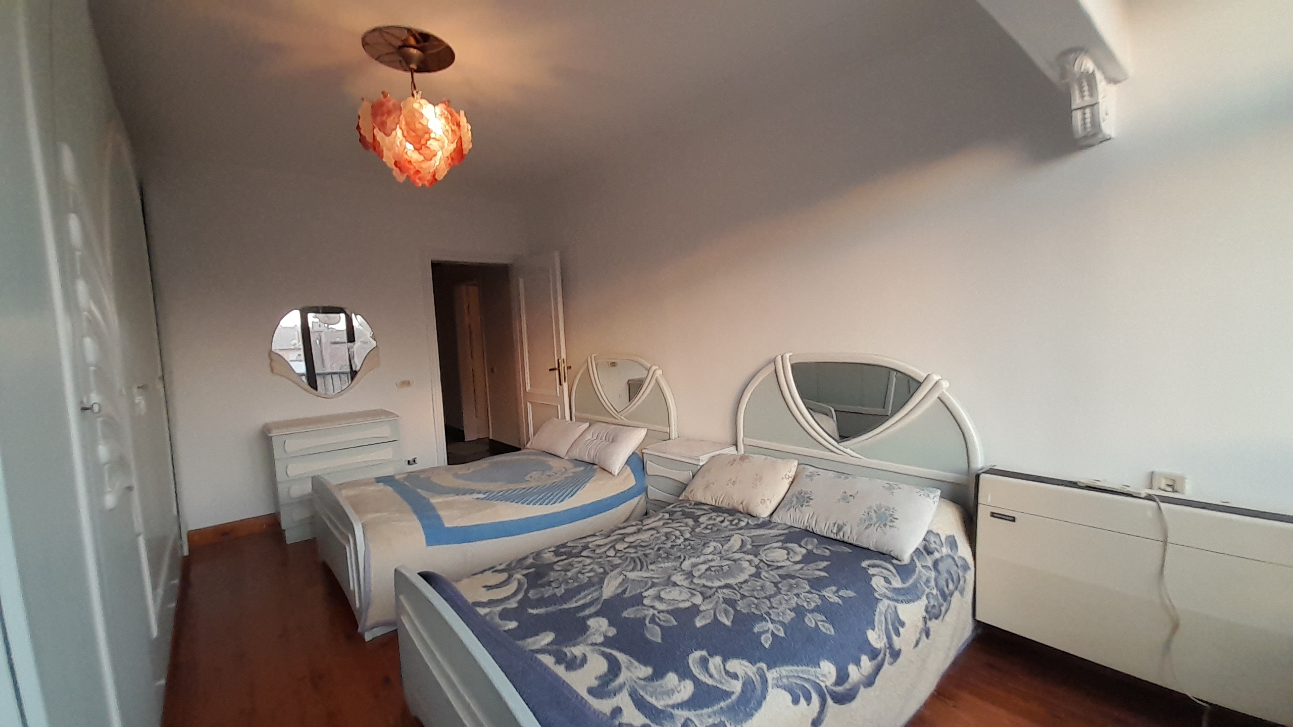 شقة للبيع في المهندسين 330 م فى شارع محي الدين أبو العز الرئيسى مساحة واسعة .