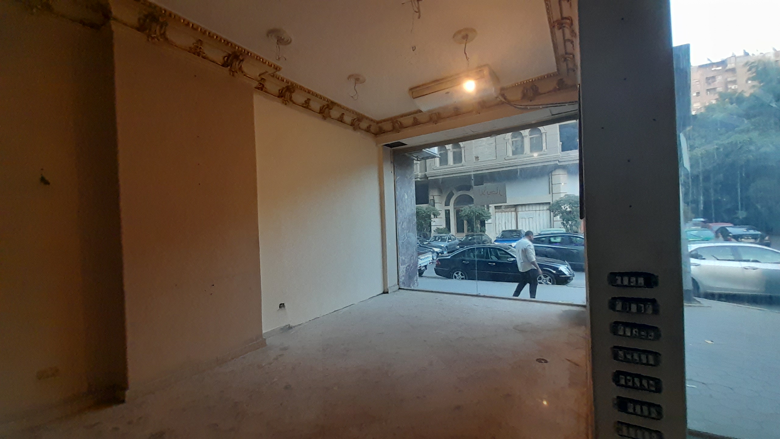 محل للإيجار في المهندسين 200م يصلح لكافة الأنشطة في شارع رئيسي موقع مميز .