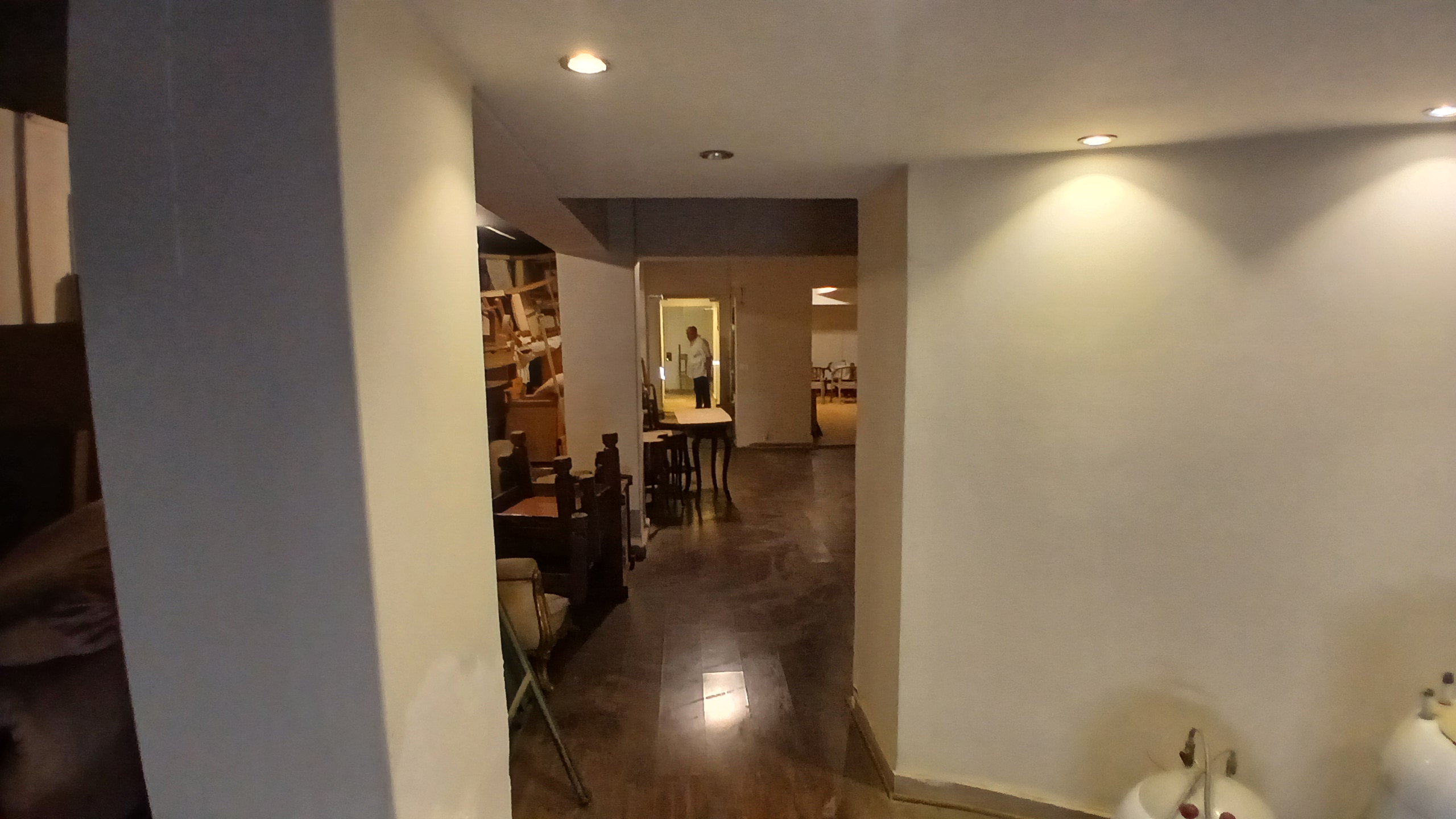 محل للبيع في المهندسين 150م في شارع رئيسى سوبر لوكس .