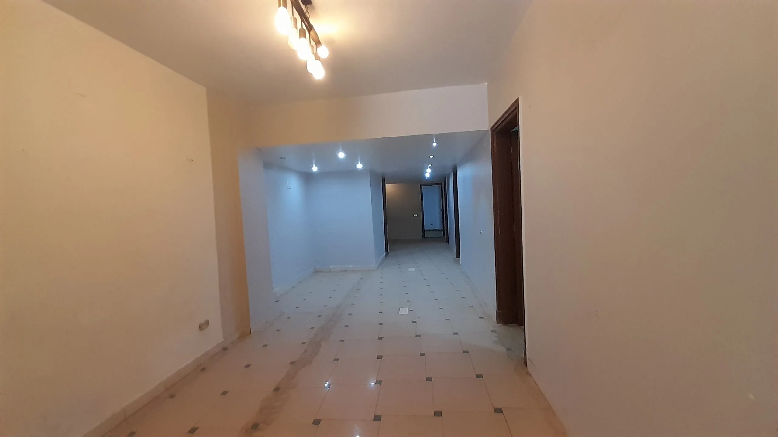 محل للبيع في المهندسين مربع نادى الصيد 200م سوبر لوكس .