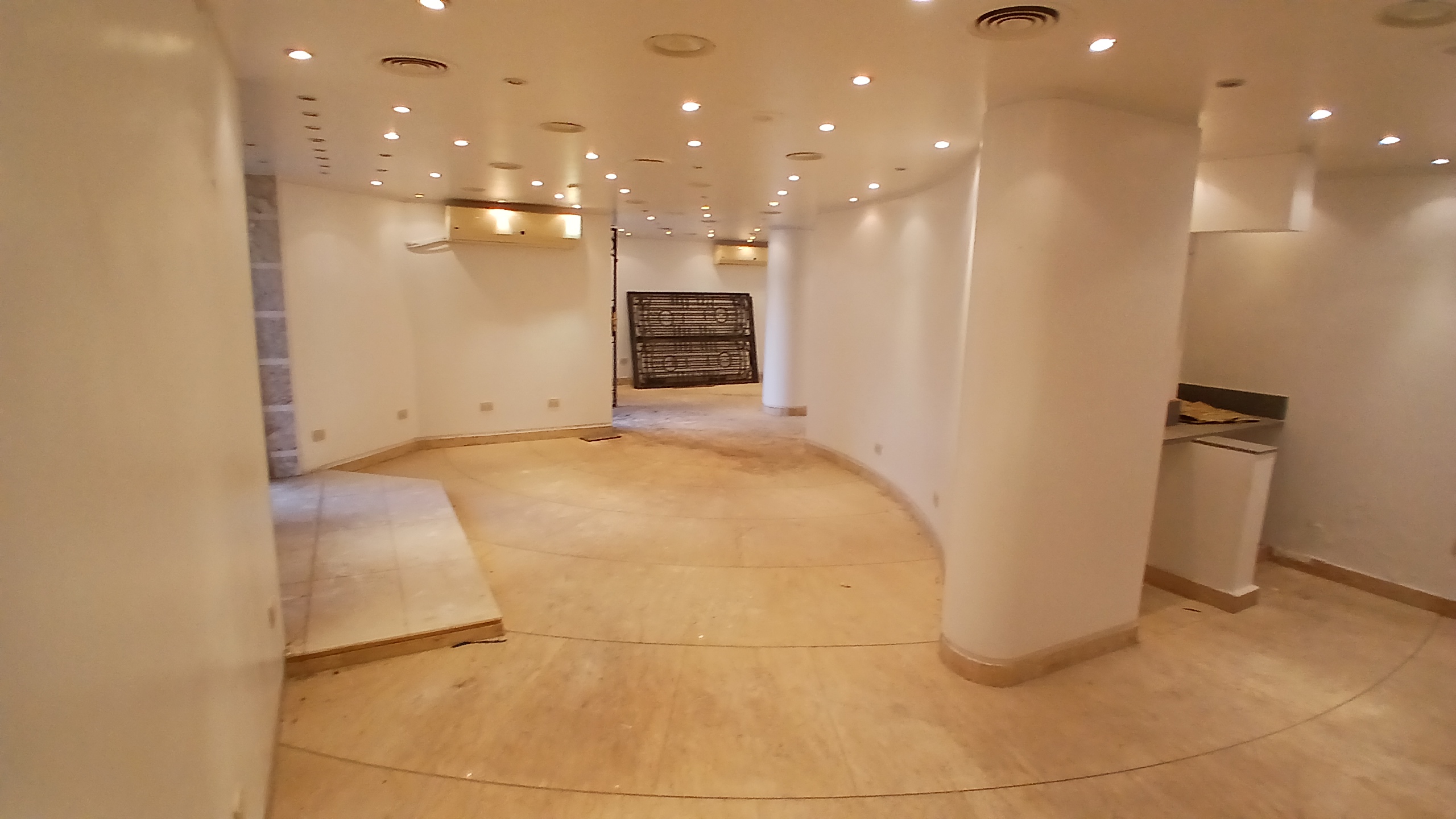 محل للبيع في المهندسين 73,5م قرب المترو و شارع رئيسى .