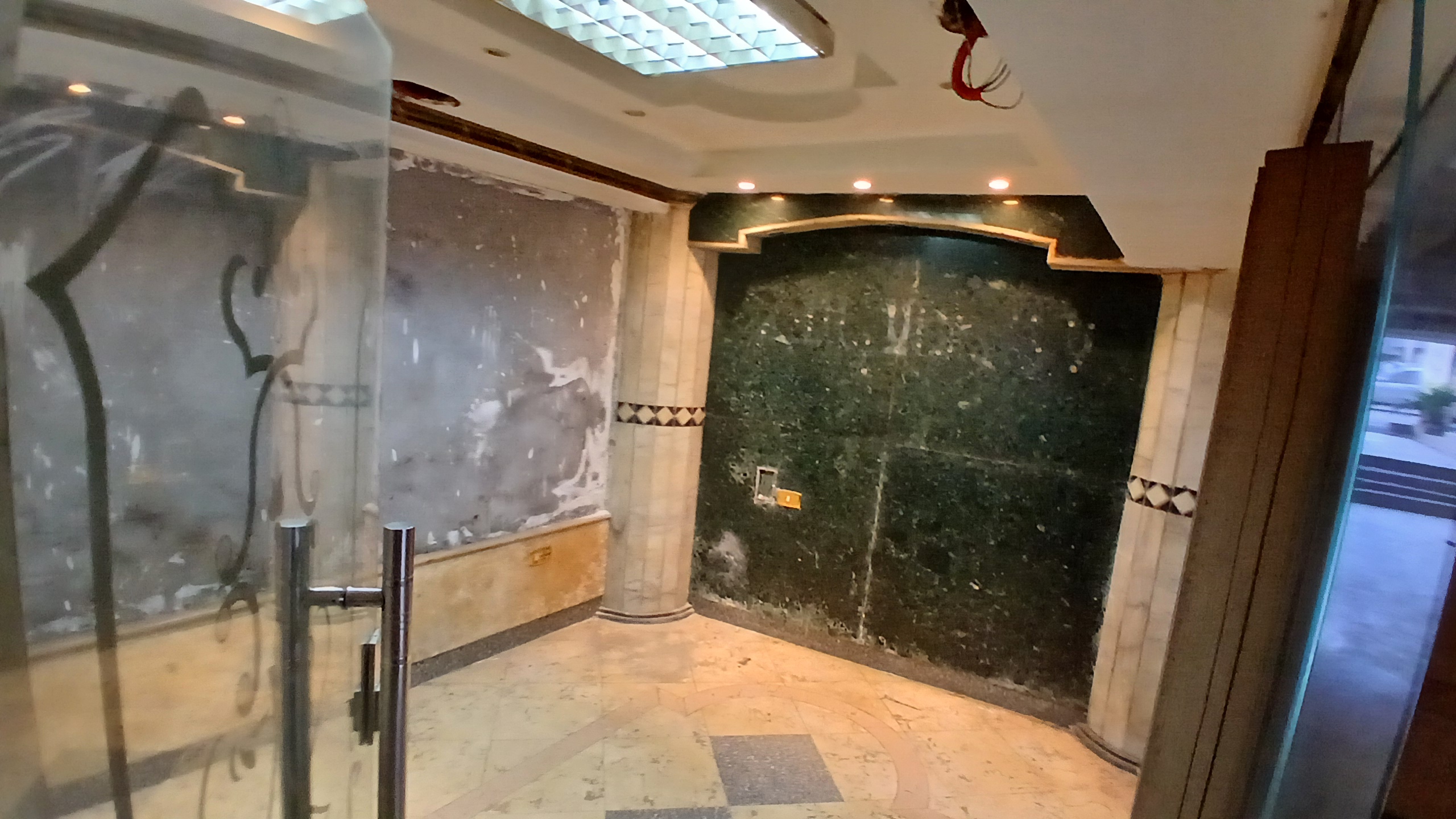 محل للإيجار في العجوزة 60م شارع شاهين بسعر ممتاز .