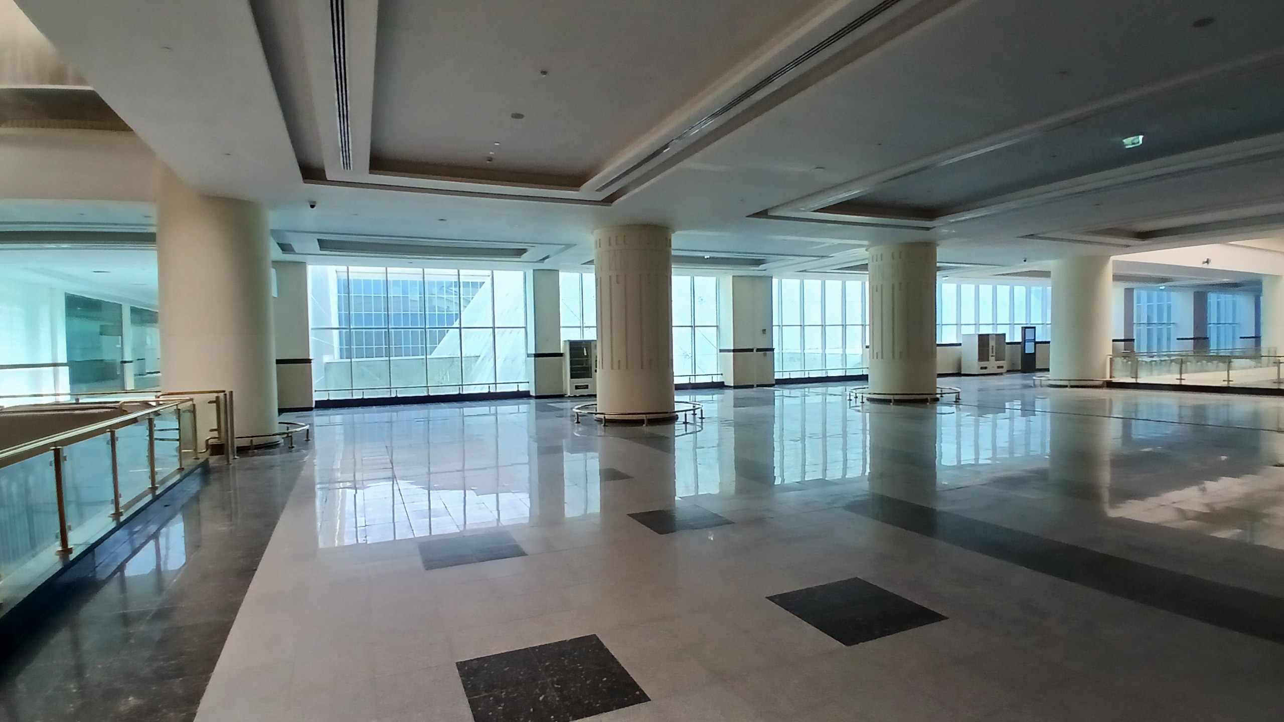 مكتب للإيجار فى المهندسين 2000م فى برج إدارى ( لوكيشن مميز ) .