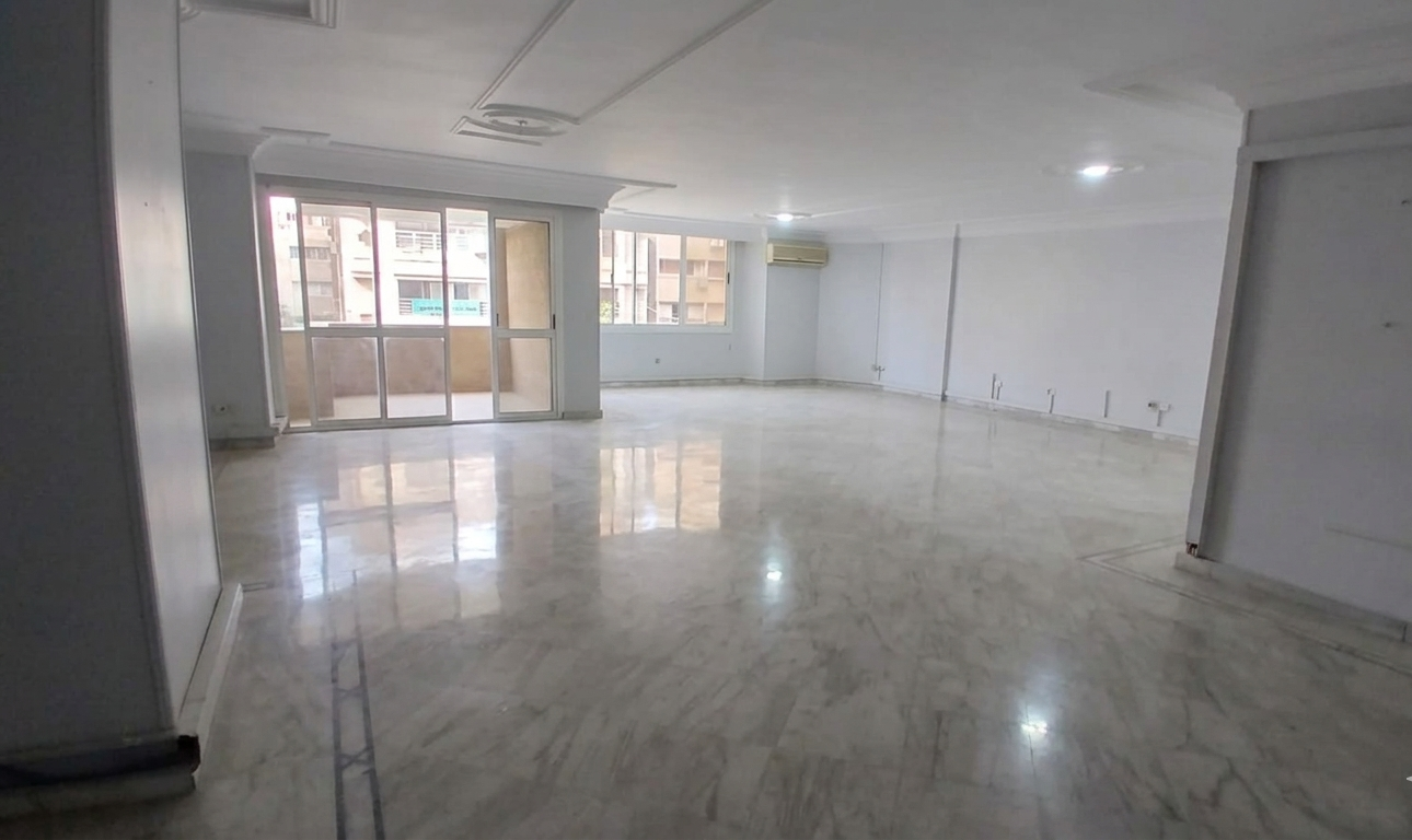 مكتب للايجار فى المهندسين 350م خطوات من شارع جامعة الدول الرئيسى ( مكيف بالكامل ) .