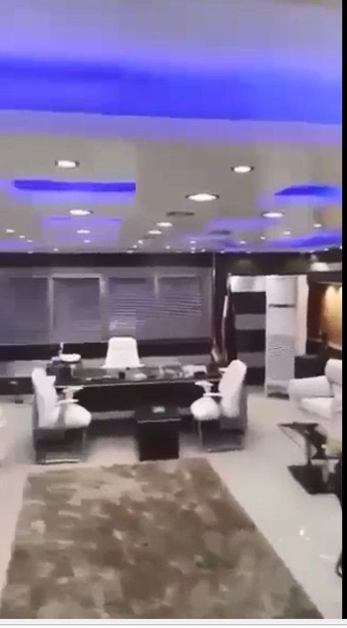 مكتب مفروش للايجار فى المهندسين 310م فى شارع أحمد عرابى الرئيسى .