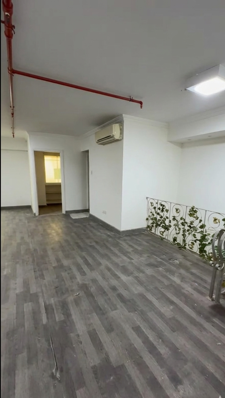 محل للايجار فى المهندسين 330م قرب عرابى الرئيسى ( عمارة فندقية ).