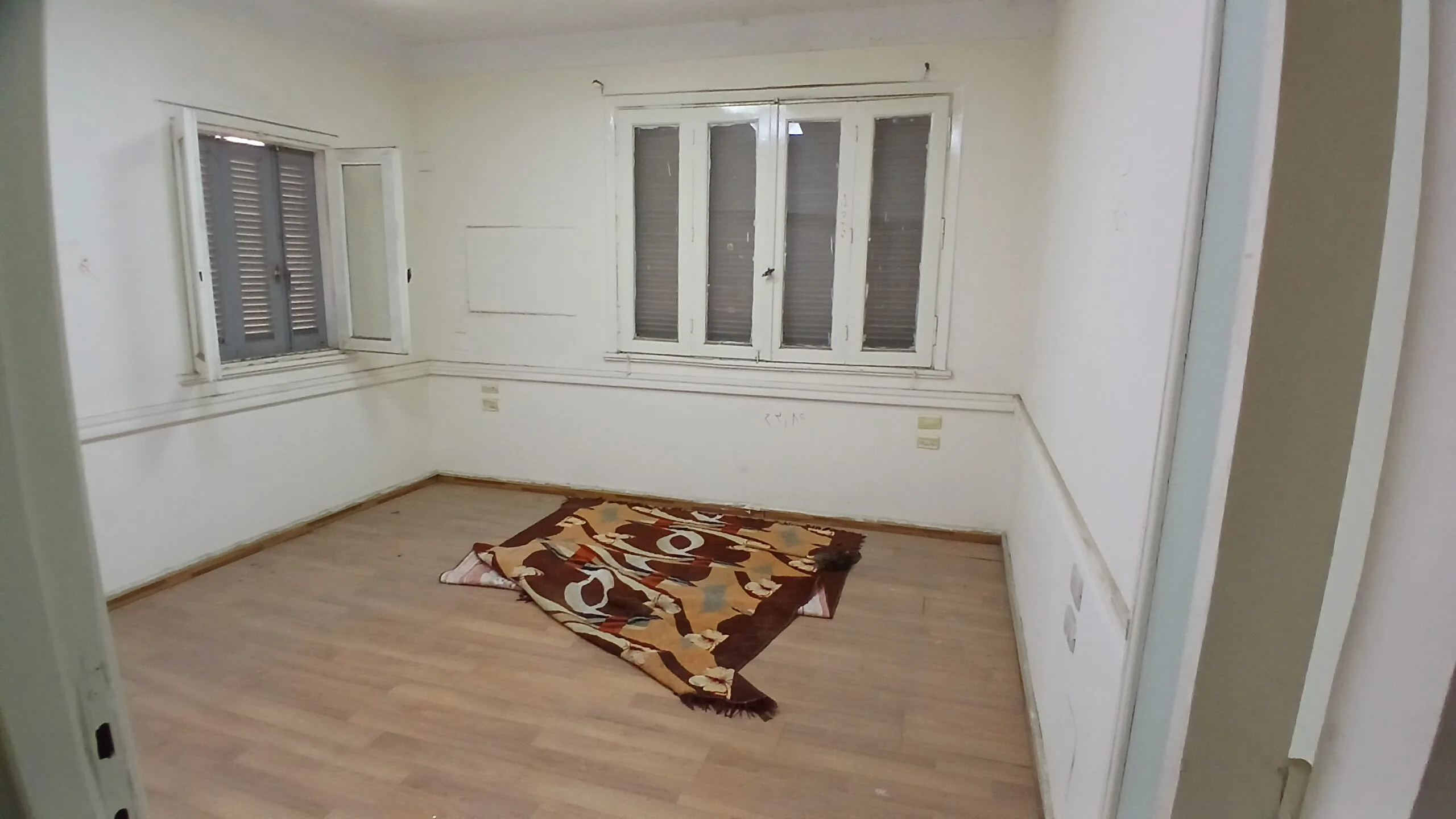 شقة للبيع فى الزمالك القلبية 160م مسجلة تطل على حديقة سفارة (للإستثمار الإداري المتميز ) .